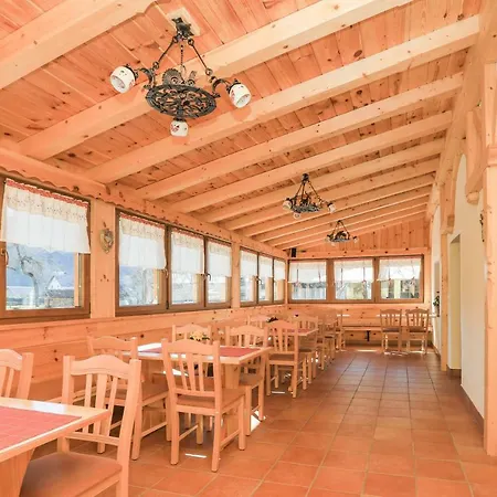 Çiftlik konaklama Povsin *